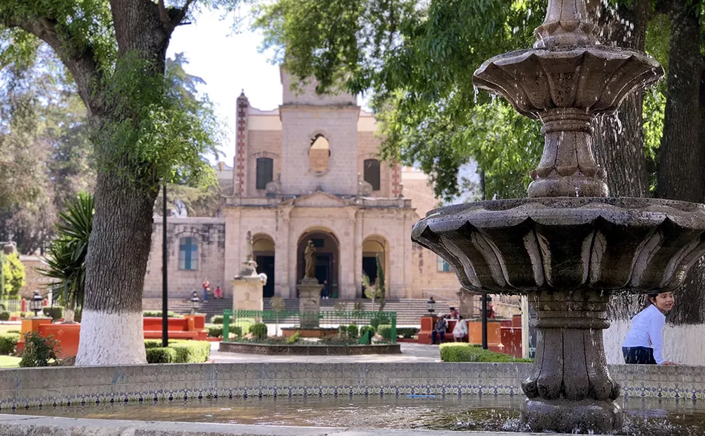 ¿Quieres visitar talleres de cerámica, grutas y aguas termales en un viaje exprés?
